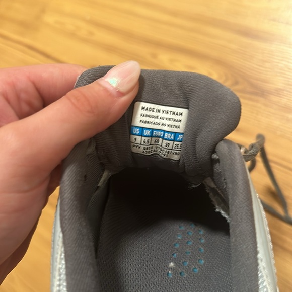 Mizuno Wave Tornado X2 Womens Size 9 Gray Volleyball Sneakers Shoes - Picture 6 of 6